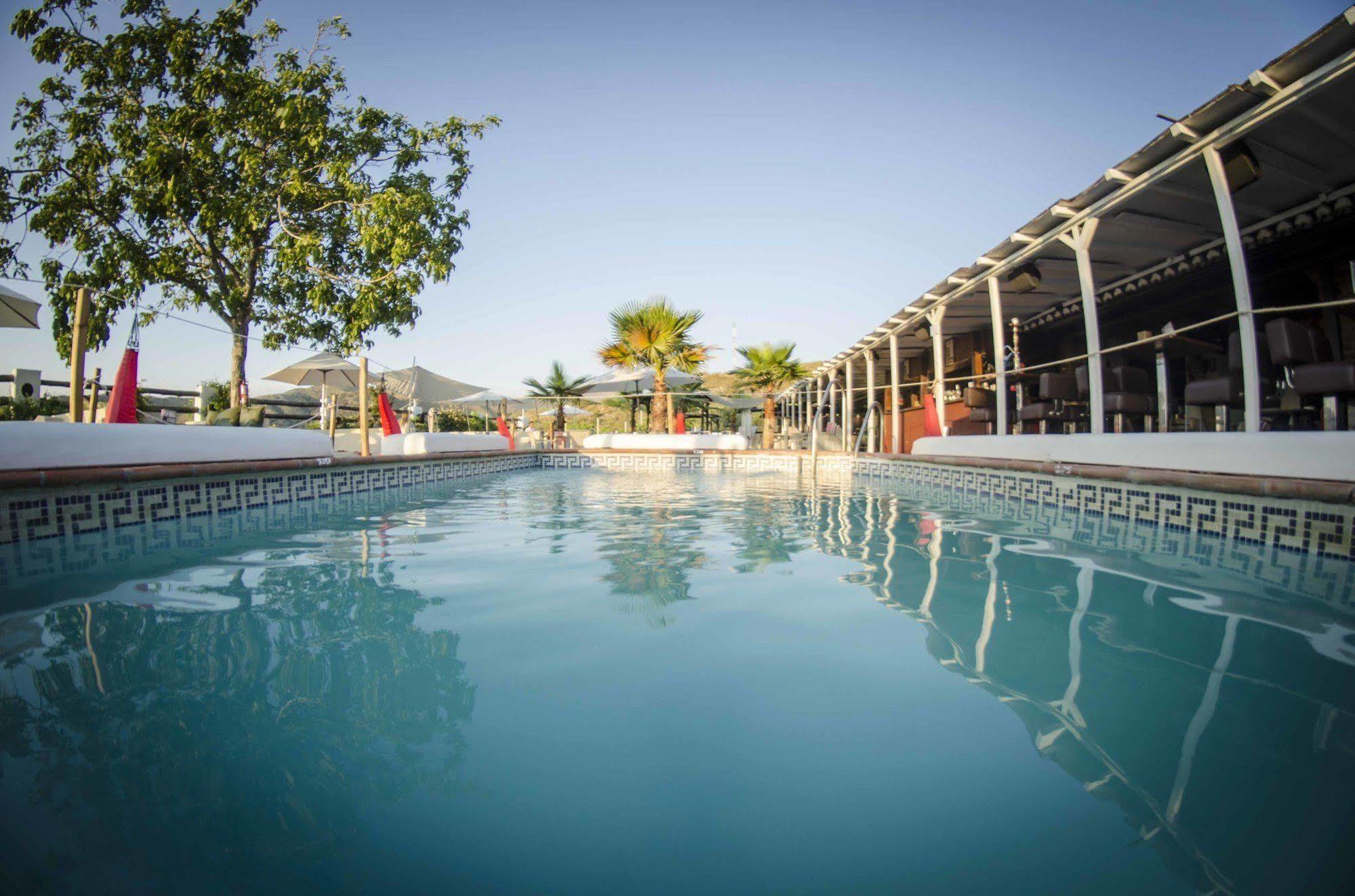Fuente Del Lobo Glamping & Bungalows - Adults Only Pinos Genil Exterior photo